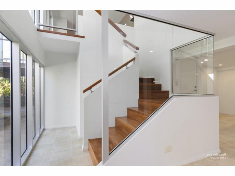 77 Brecknell Street, The Range QLD 4700